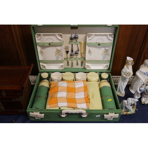 12 - Retro Brexton picnic set.