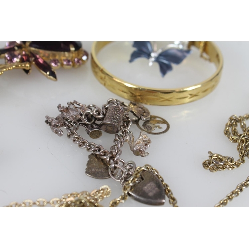 511 - Small selection of costume jewellery,