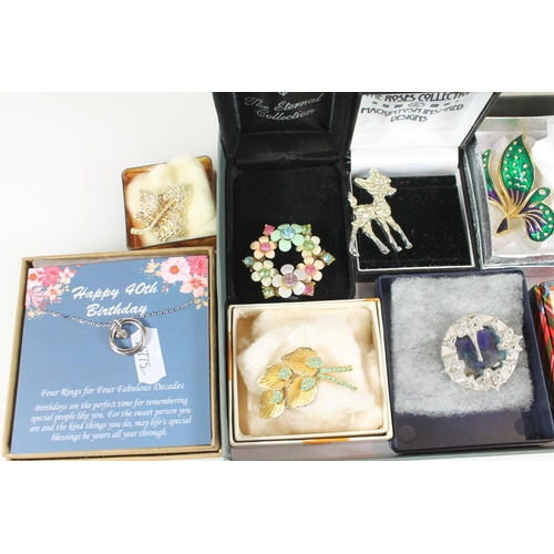 512 - Selection of costume jewellery pendants and brooches.