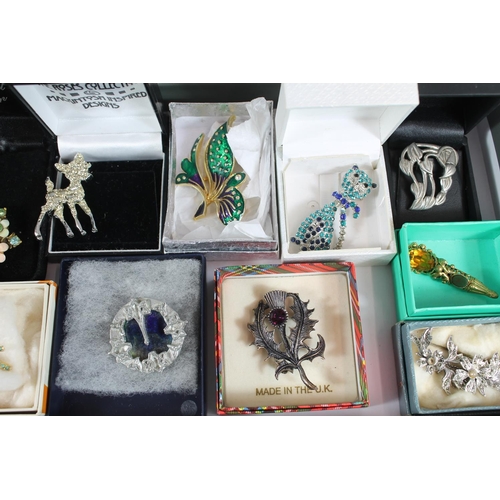 512 - Selection of costume jewellery pendants and brooches.