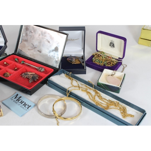 514 - Selection of costume jewellery in red travelling vanity case.