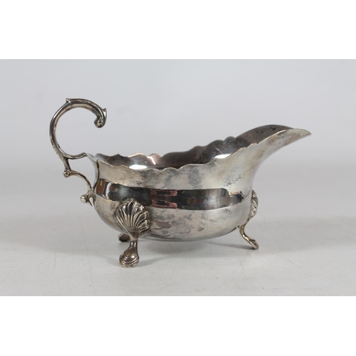 547 - George V silver sauce boat by Edward Barnard & Sons Ltd, London, 1931, 153g.