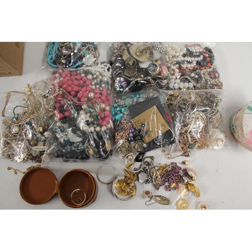 535 - Large selection of costume jewellery in seven bags, together with a small tub of costume jewellery a... 