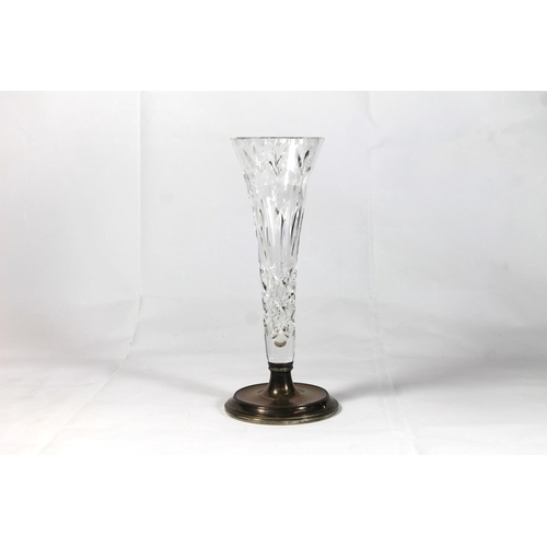 243 - Glass and silver-plated epergne, 24cm high.