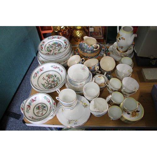 317 - Decorative ceramics to include Indian Tree pattern bowls and plates, etc.