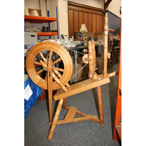 327 - Oak spinning wheel