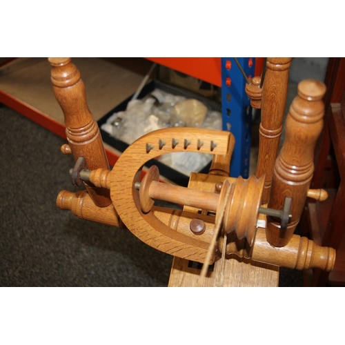 327 - Oak spinning wheel