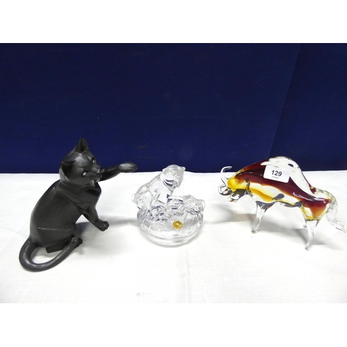 129 - Art glass bull, Italian glass cat figure group etc.