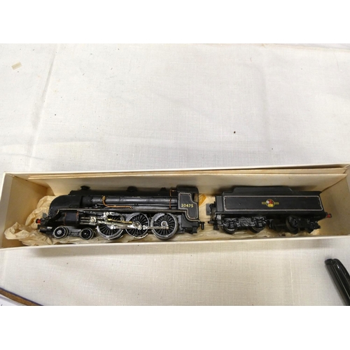 199 - Die cast 00 gauge locomotive, British railway 30475.