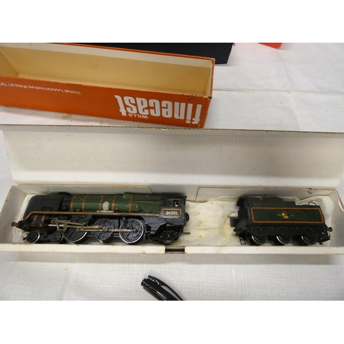 202 - Wrenn die cast 34089 and tender, boxed.