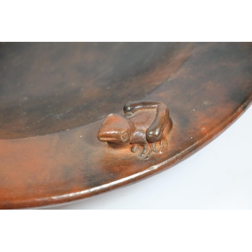 257 - Saska pottery plate and charger both with a frog siting on the edge.