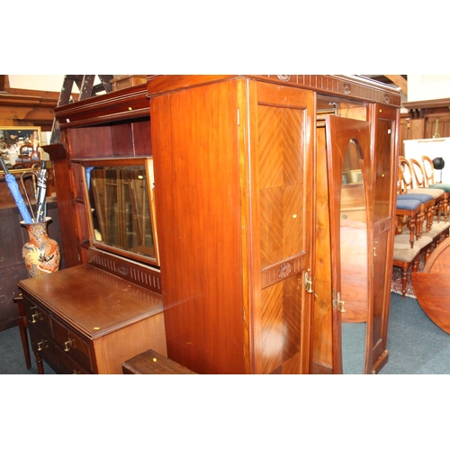 648 - Early 20thC mahogany dressing table and wardrobe.