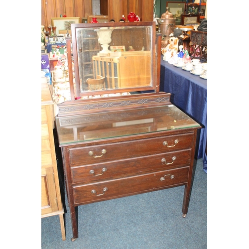 660 - Early 20thC dressing table