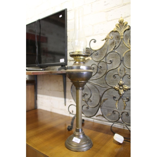 575 - Reeded column brass oil lamp.