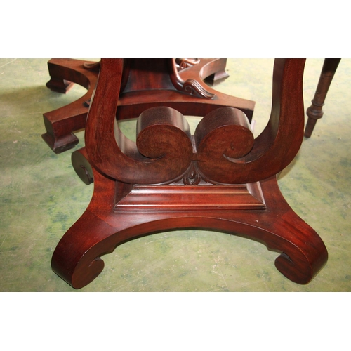 613 - Late Victorian mahogany oval topped centre table, 77cm high.