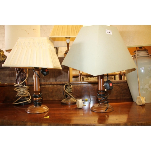 624 - Five table lamps.