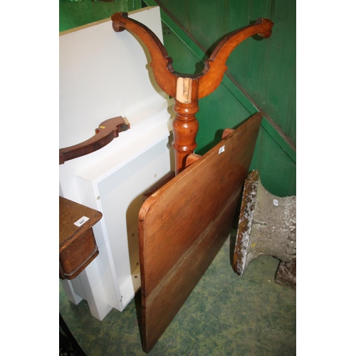 606 - Mahogany tilt-top table.