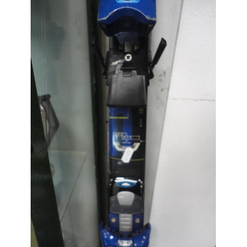 119 - Pair of Kastle skis and a pair of Dynastar Kevlar skis.