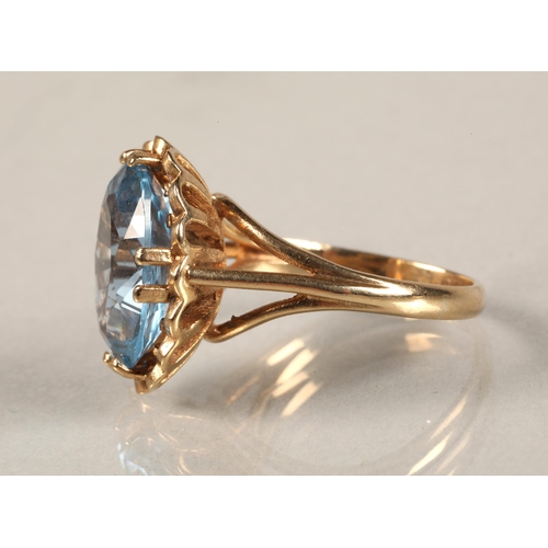 172 - Ladies 9ct yellow gold topaz ring, ring size L/M