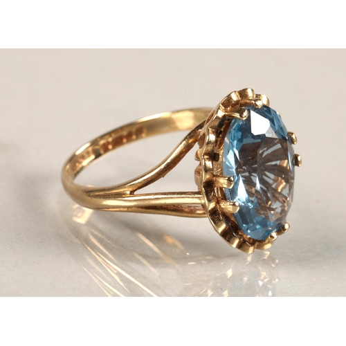 172 - Ladies 9ct yellow gold topaz ring, ring size L/M