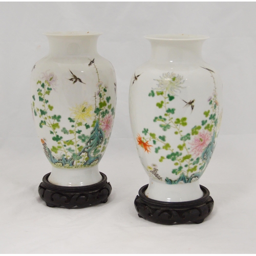 Pair of Chinese famille rose porcelain oviform geese vases, bearing ...