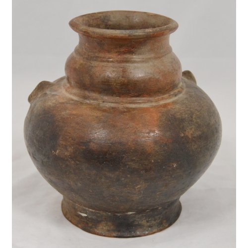 303 - Pre-Columbian black pigment oviform terracotta pot (Sierra Nevada de Santa Marta region, Colombia), ... 