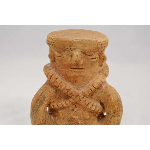 304 - Pre-Columbian terracotta figure (Sinu region, Colombia), 600 - 1,600 BC, detailed in ochre, 16cm hig... 