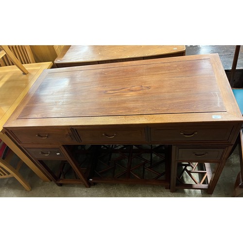 591 - Cherrywood writing desk, H 83cm, W 137.5cm, D 68cm