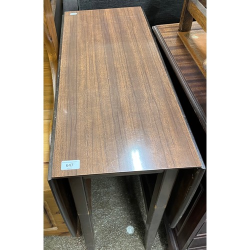 647 - Drop-leaf table, 75cm high