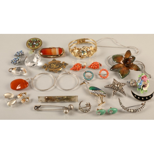 103 - Assortment of vintage costume jewellery including some silver, Ayala Bar brooch, Isle of Bute Collec... 