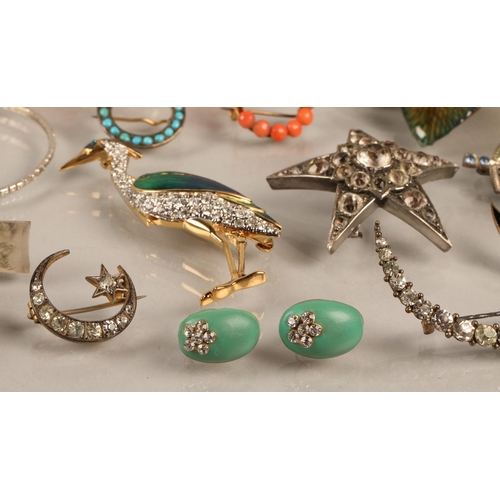 103 - Assortment of vintage costume jewellery including some silver, Ayala Bar brooch, Isle of Bute Collec... 