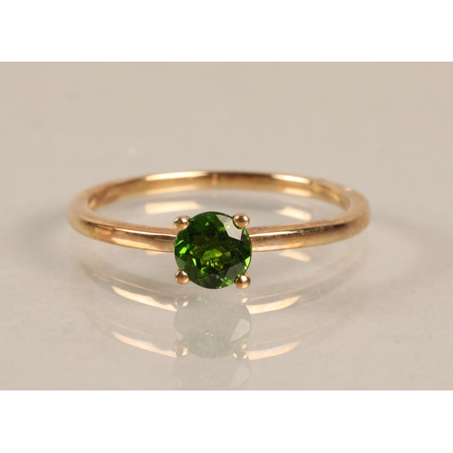 105 - 9k gold ring set with 0.5ct chrome diopside solitaire, ring size O, with authenticity card