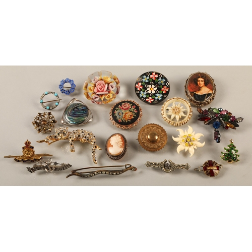 116 - Assorted vintage brooches including silver, cameo, enamel, etc