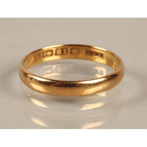 120 - 18ct gold band, ring size Q, 2.5g