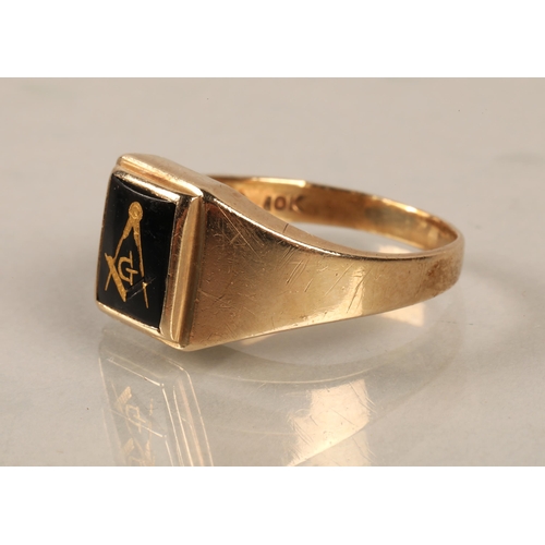 127 - 10K gold masonic signet, ring size W/X, 5.6g