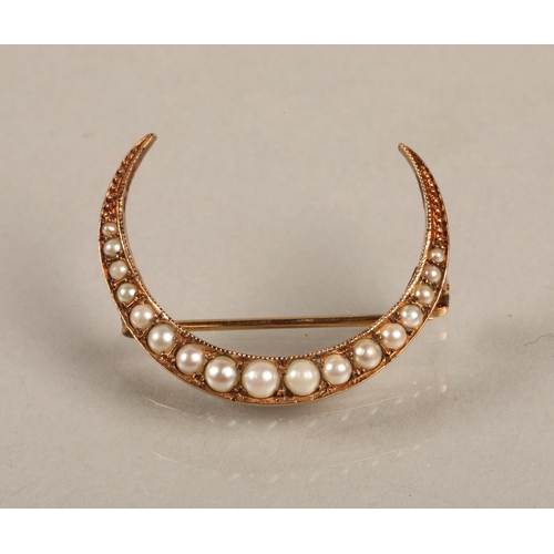 139 - 9ct gold crescent moon brooch set with seed pearls, gross weight 2.3g