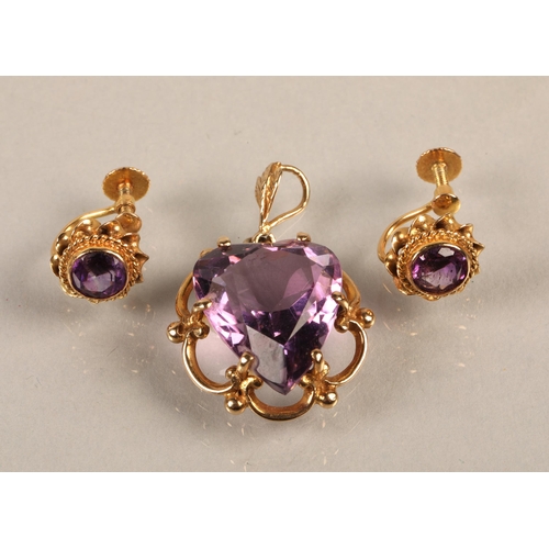 142 - Yellow metal amethyst pendant, with pair of similar screw-on earrings