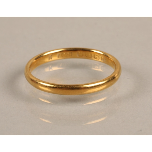 75 - 22ct gold band, ring size L, 2.4g