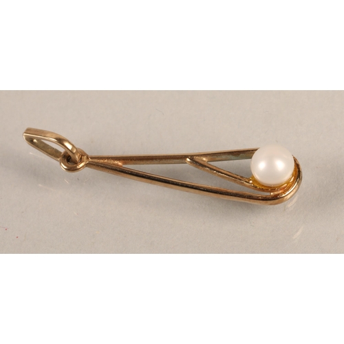 81 - 9ct gold pendant set with a pearl, gross weight 1g