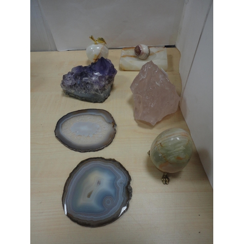 109 - Group of onyx and similar sculptures in the form of elephants and others, amethyst geode, agate etc.