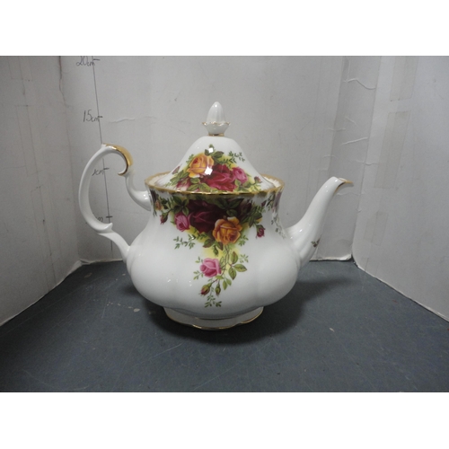 134 - Royal Albert 'Old Country Roses' six-setting tea set, also a coffee pot, trinkets etc.