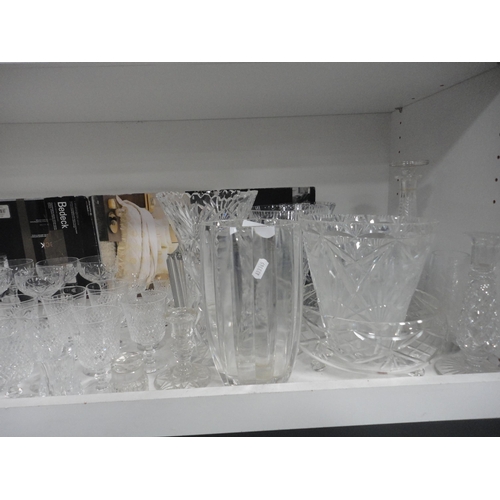 174 - Cut crystal and glass to include a blue flash-cut crystal vase, assorted glasses, vases, sundae dish... 