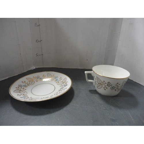 192 - Group of cabinet cups and saucers to include a Japanese Meiji period cup, 19th century chinoiserie a... 