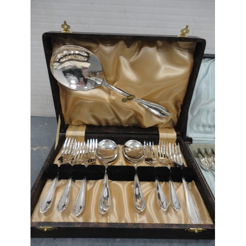 193 - Group of boxed EP cutlery to include a set of six EP teaspoons, cased butter knives, set of twelve E... 