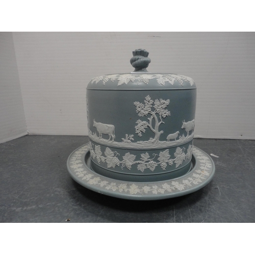 202 - Wedgwood-style Stilton dish and cover.