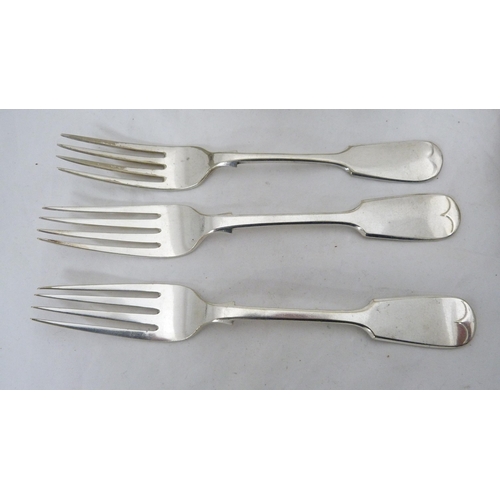 270 - Miscellaneous EP table cutlery, some monogrammed to the stem.