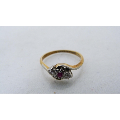 289 - 18ct gold lady's dress ring set with a small ruby, 2.4g gross.