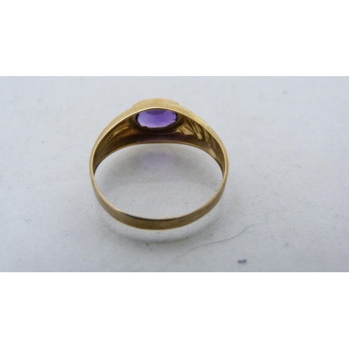 300 - 9ct gold lady's amethyst-set ring and a 9ct gold agate-set ring, 4.2g gross. (2)