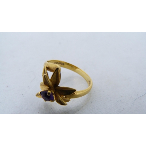 302 - 9ct gold gem-set lady's seven-stone ring and a 9ct gold amethyst-set flowerhead ring, 4.3g gross. (2... 