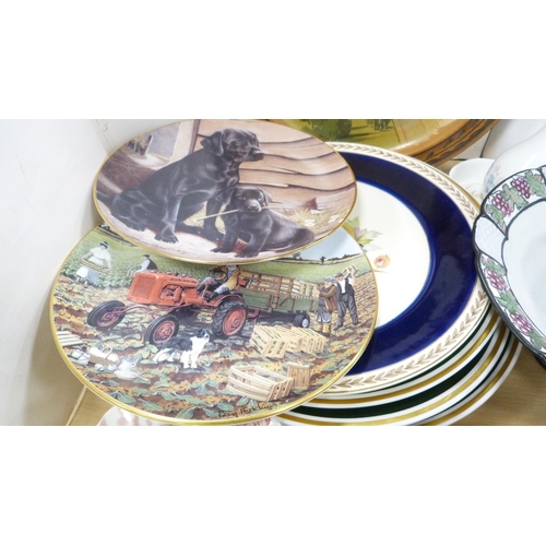 31 - Group of assorted ceramics to include a Wedgwood 'Angela' pattern spill vase, collector's plates, Ro... 